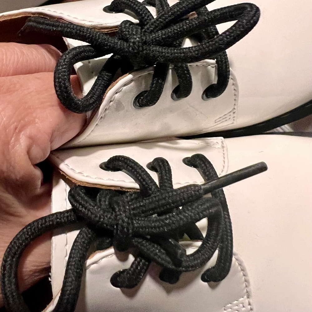 Dr. MARTENS white patent leather oxfords. Size 8. NWOT - Picture 3 of 9